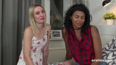 Freundinnen erforschen ihre lesbische Seite