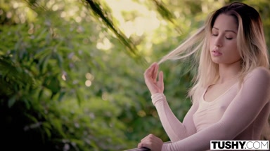 TUSHY Studentin Enjoy ersten Anal