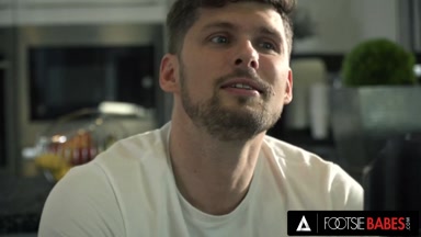 FOOTSIE BABES - Perky Titten, perfekte Füße - Kaisa Nord liefert einen schwülen Footjob & einen intensiven Anal Ritt