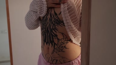 Ich habe meinen Stiefbruder oral befriedigt und seinen Arsch unter den dicken Schwanz unseres Stiefvaters gelegt.