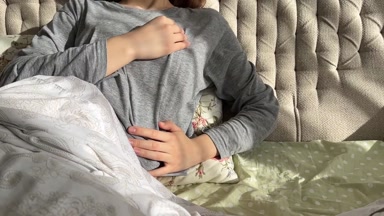 Deine heiße Stiefschwester versucht alles, um dich zu verführen