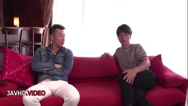 Asiatischer schwüler Dreier mit Maki Horiguchi Schwanzlutschaktion