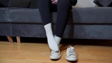 Sockjob Footjob stinkende Socken schnüffeln Handjob mit Sperma in der Socke