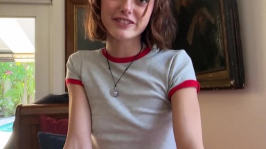 Hubby fühlt sich morgens sehr geil und fingert seine Frau, um sie erregt zu bekommen