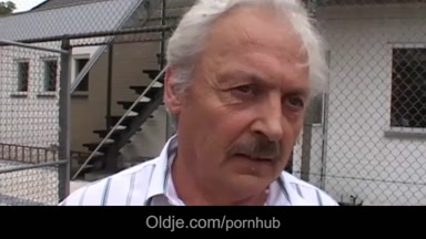 Sommerjob: Werkstudentin ist verdammter Arbeitgeber