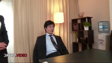 Versaute JAV Star Anju Akane Strips For Two Men im Büro Passion fieberhaft!