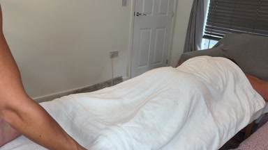 Sinnliche Nuru neckt Körper-zu-Körper-massage