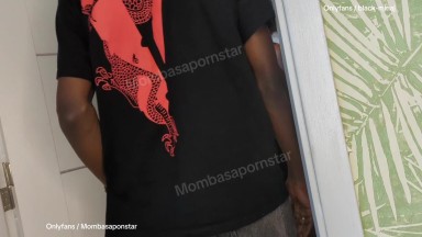 FRECHER COLLAGENJUNGE SCHLICH SICH IN DEN TOILETTENRAUM DER MÄDCHEN, RATE MAL (QUICKIE IN EINEM SCHULWASCHRAUM)