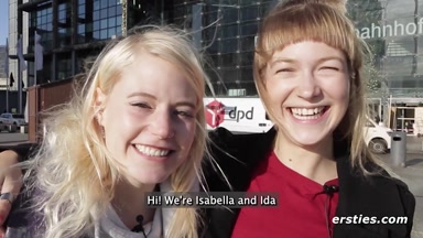 Ersties - Zwei sexy deutsche Babes besteigen einen Zug für Hot lesbischen Sex