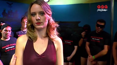 Sexy Deutsches Goo Girl Lana schlickt Pisse und Sperma im Gangbang – John Thompson