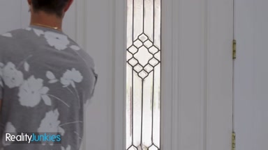 REALITYJUNKIES - Wunderschöne Stiefschwester teilt eine Taboo, aufregende Heimkehr mit ihrem Stiefbruder