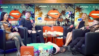 LILY PHILLIPS FICKT EINE KLEINE PERSON LIVE IM PODCAST MIT WILLOW HARPER