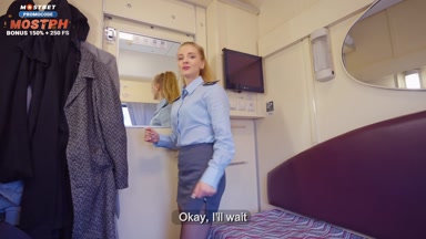 Die Zugbegleiterin bot VIP-Dienstleistungen an, die ihre Muschi / Dolly Rud