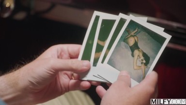 MILFY atemberaubende Hotwife Daisy Fuentes reiten einen riesigen Schwanz, während ihr Mann zuschaut